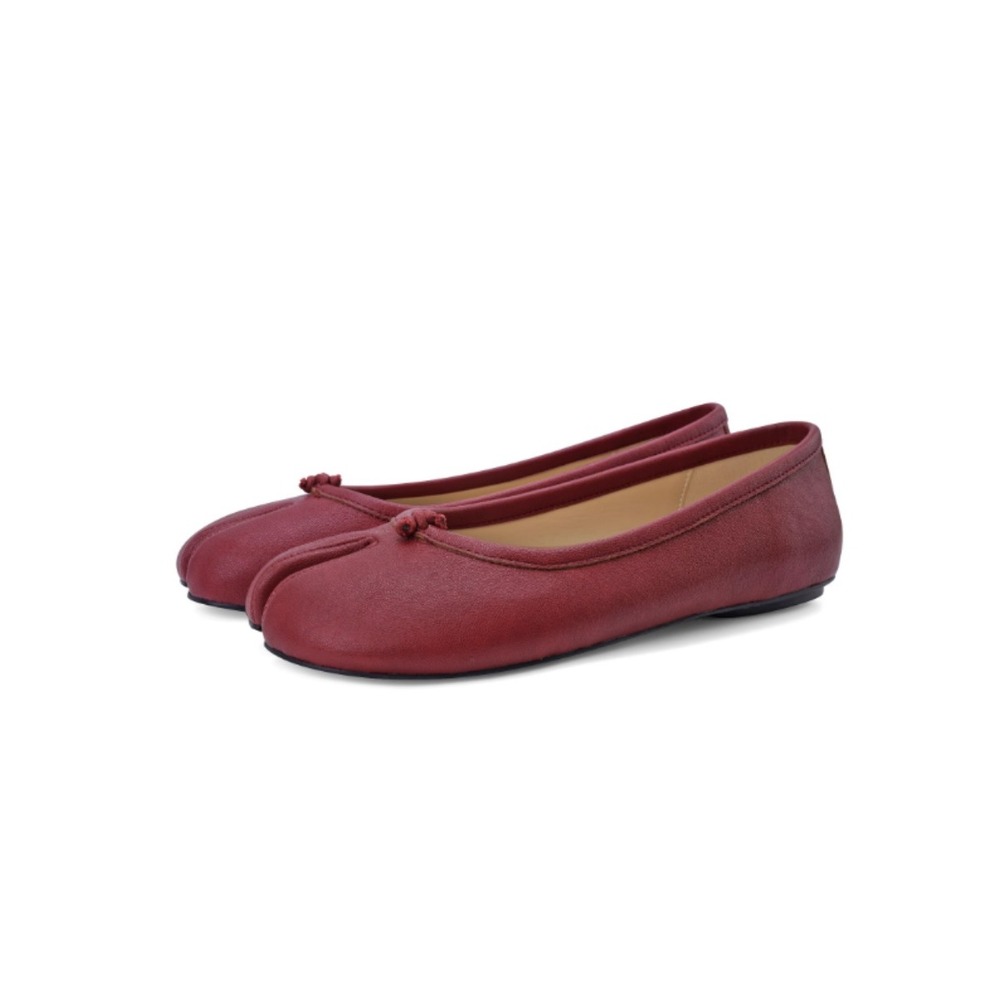 Tabi Ballet Flats Women's 8.5 Wine Red Split Toe Rounded Low Heel Shoes